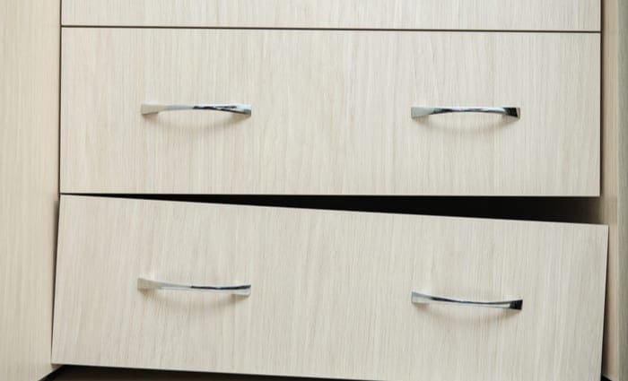 close up of lower broken shelf locker as a featured image for a piece on cabinet refacing
