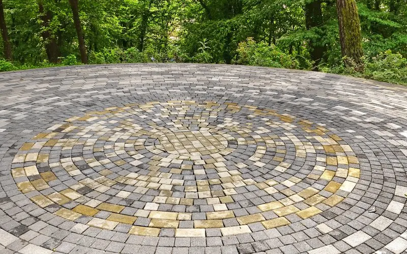Paver patio mosaic in a large round design