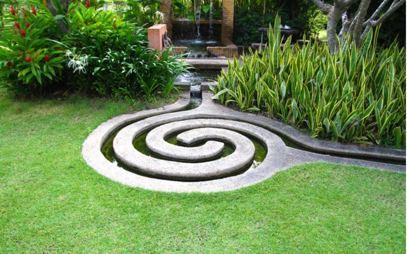 Unique swirling pond garden idea