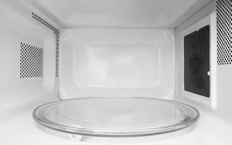 Glass plate inside microwave for placing a food