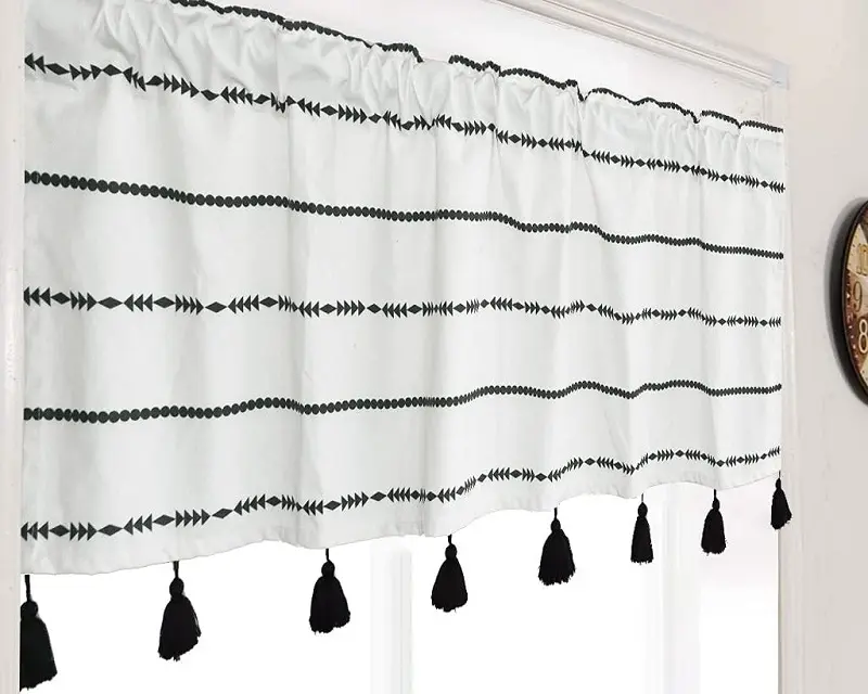 Yuxnt – Semi-Blackout Geometric Farmhouse Curtain (Bohemian Style)