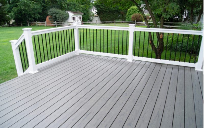White trex deck railing idea with trex or wooden frames and metal balusters