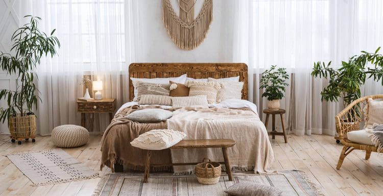 Room with a warm aesthetic and nice decorations lying about