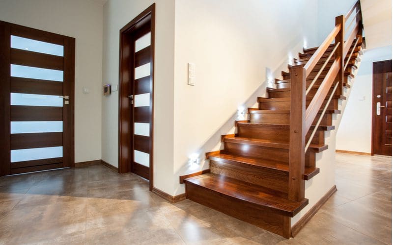 Stair trim idea with a thick railing with thin trim that's barely noticeable
