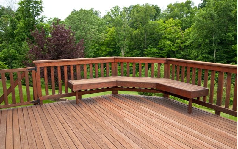 Built-in Bench deck railing idea with beautifully-cut wood slats