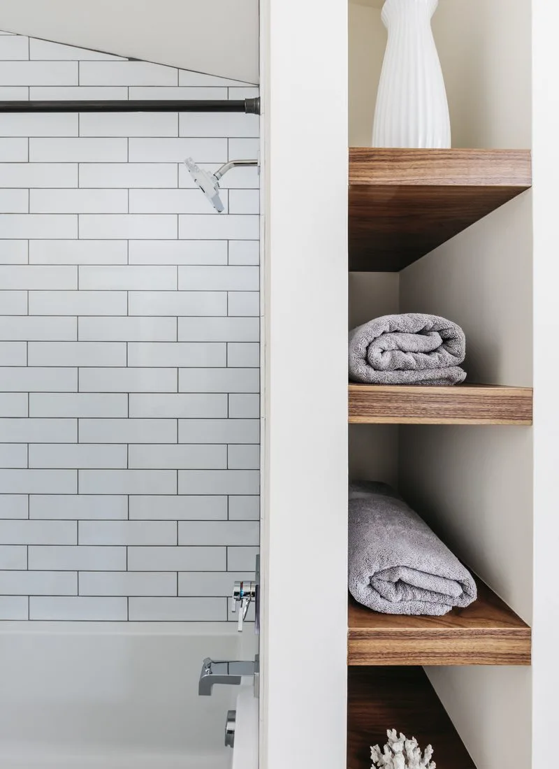 Small bathroom storage idea that Utilizes Nooks and Crannies for Shelving