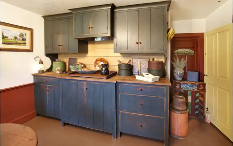 Rustic cabinet idea made of Reclaimed Colonial Wood in blue and grey