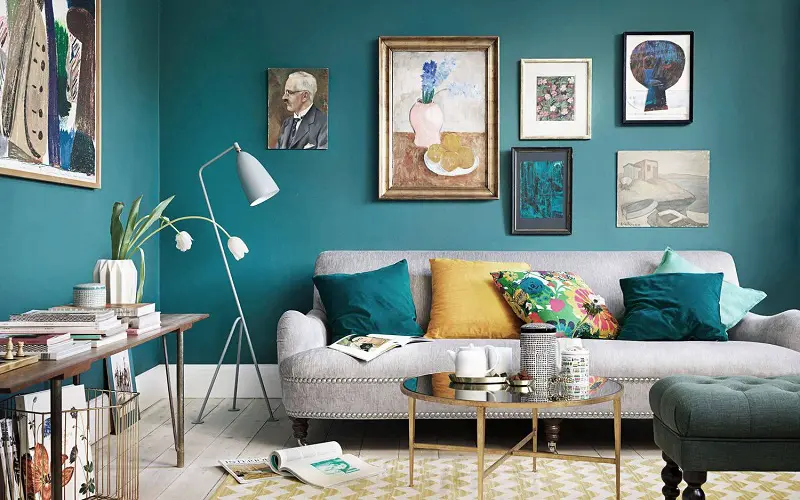 living room decor with teal accent wall and pillows combined with forrest green pillows and decoration details