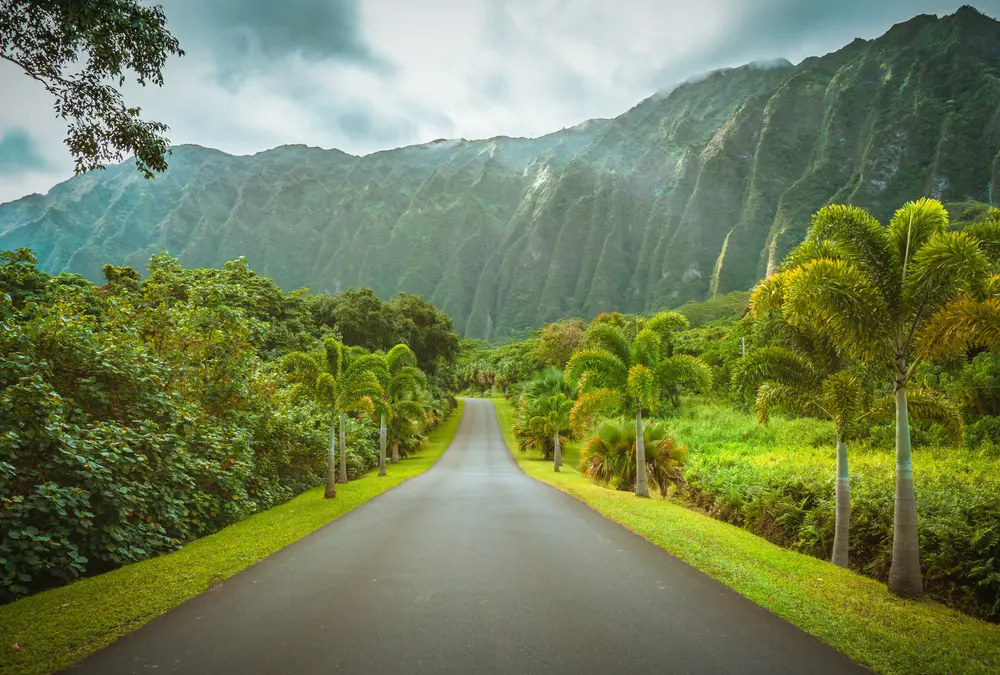 Gorgeous photo of Oahu, one of the least expensive places to live in Hawaii