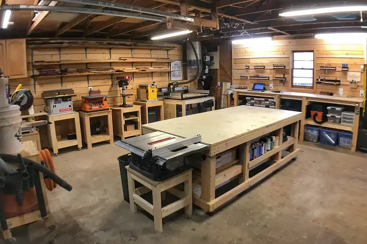 An unfinished basement idea to put a Garage Workshop in an old building, empty shelves