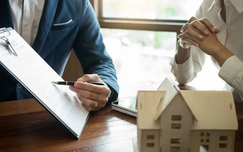 finding real estate attorney